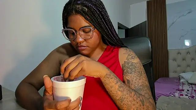 ZahraRose's cam snapshot