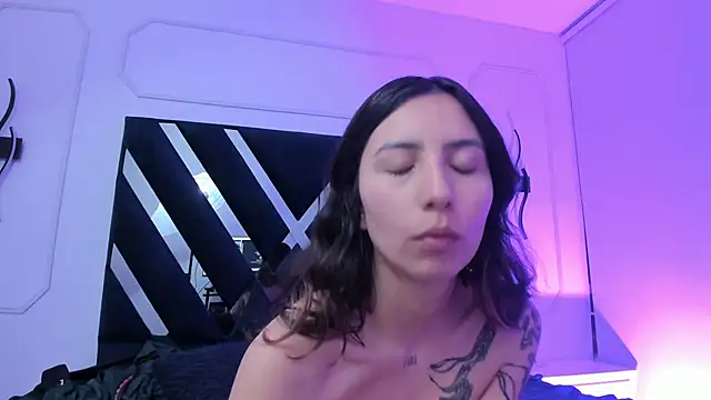 AnnieAndLeandro's cam snapshot