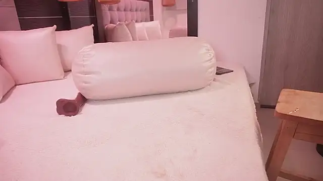 BellaLatinaTS's cam snapshot