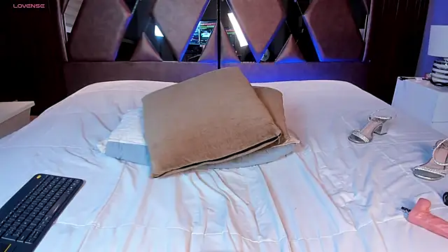 Luciana-Jons's cam snapshot