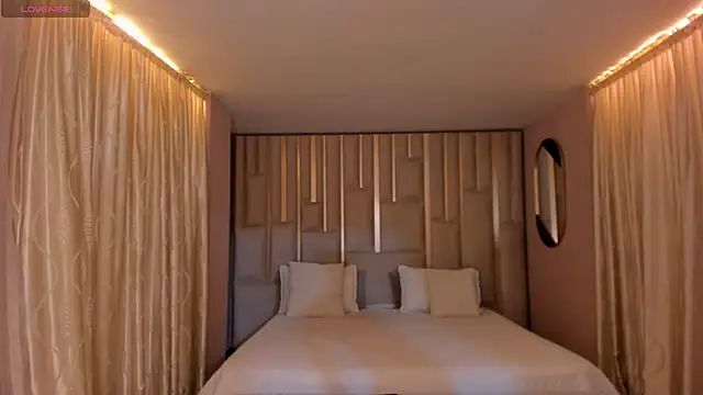 NiaSalvatore's cam snapshot