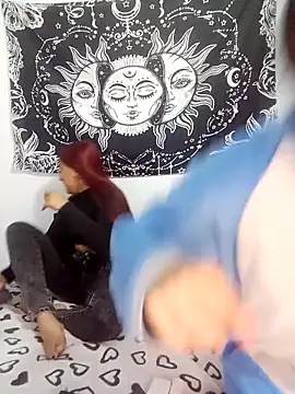 abby_n_emily's cam snapshot