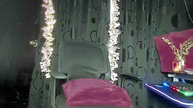 Chaminela_27's cam snapshot