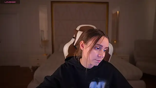 TinyNatalie's cam snapshot