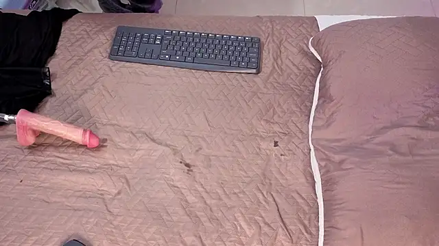 sky_johnson's cam snapshot