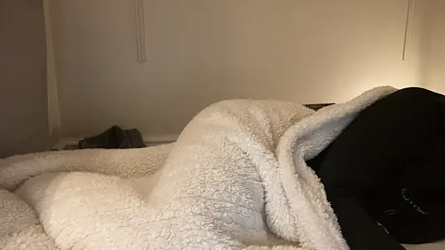 ijustturned18today's cam snapshot