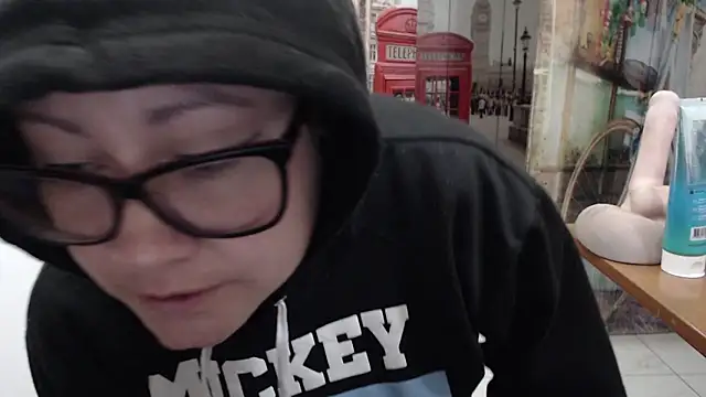 curly_greeneyed's cam snapshot