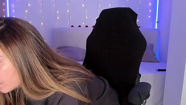 LindaWhite_'s cam snapshot