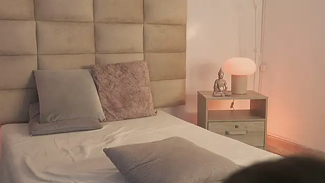 emma_brooks1's cam snapshot