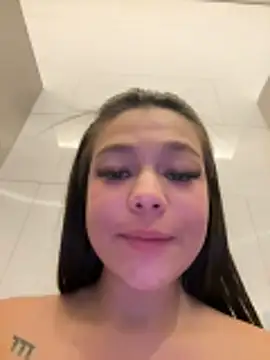 Alyshanon18 live sex cam