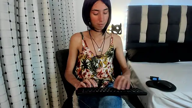 loverisu-coral's cam snapshot