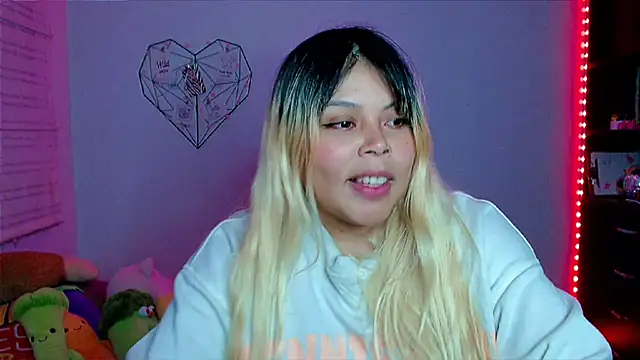 EllieMoonX's cam snapshot