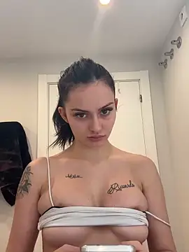 prettylittlefooxy live sex cam