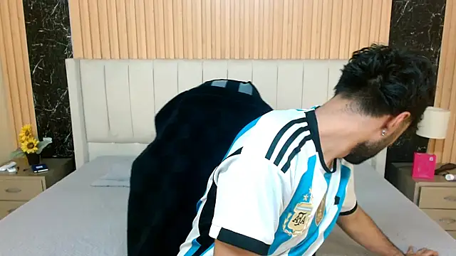 MilanZaire's cam snapshot