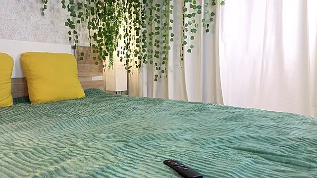 ViollaBloom's cam snapshot