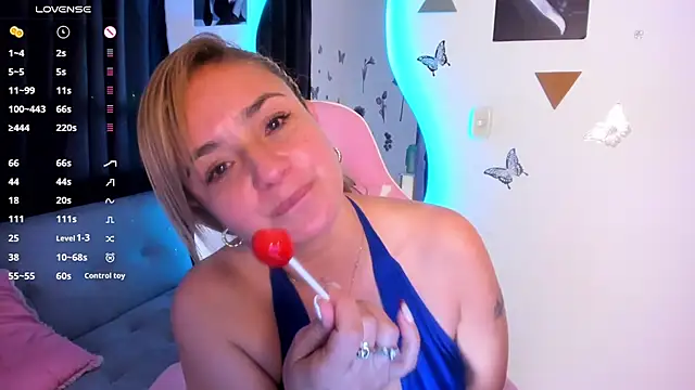 luciamature_'s cam snapshot