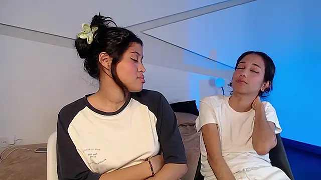 hot_little_bunny's cam snapshot