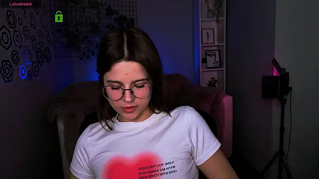 berry_alma's cam snapshot