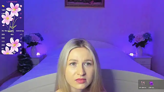 Julie_Blaze's cam snapshot