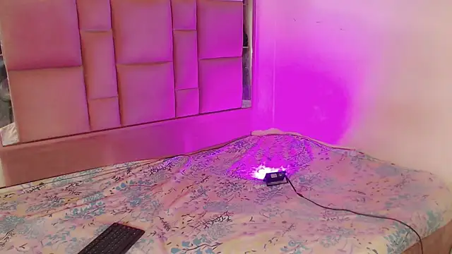 roxanawillts's cam snapshot