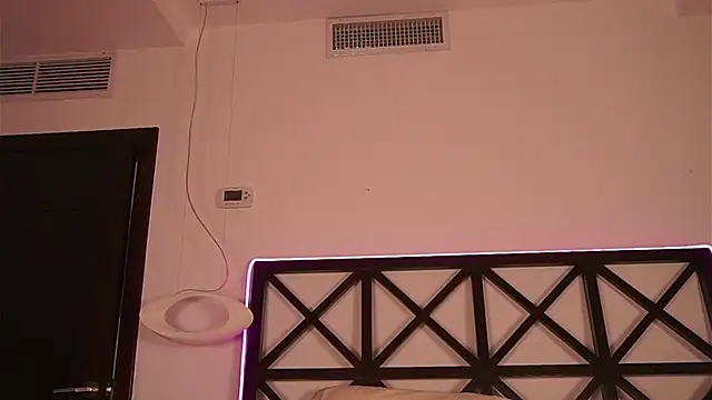 LunaMystyque live sex cam