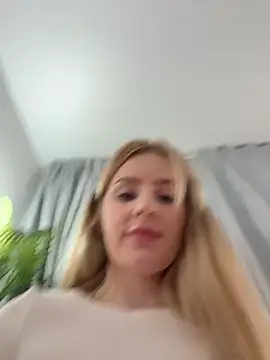 CaseyCumFace live sex cam