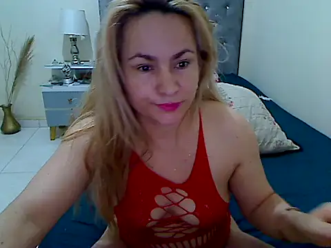 KATALINAHOT2025's cam snapshot