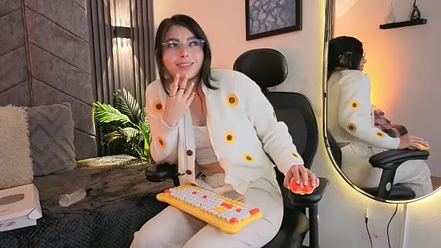 1Anya's cam snapshot