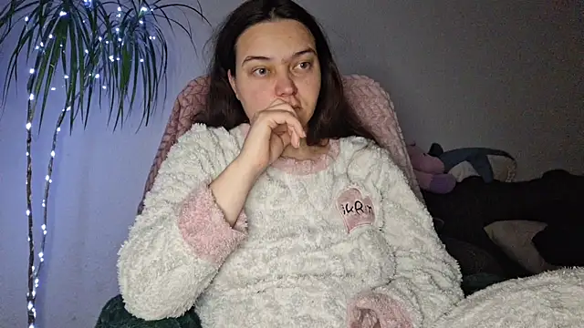 Cyndee_Winter's cam snapshot