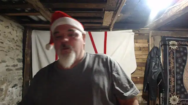 Newfiesausage1972's cam snapshot