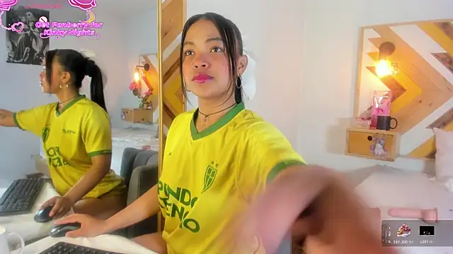 SoleneFontaine's cam snapshot