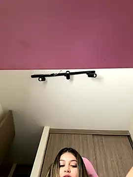 lunablossom_'s cam snapshot