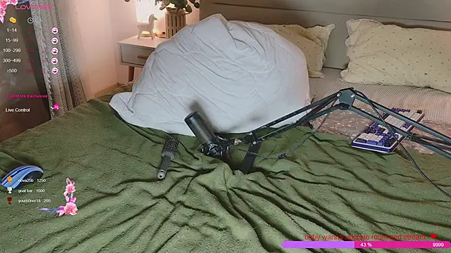 _rose_monarch_'s cam snapshot