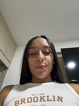 Brunettecollins05's cam snapshot