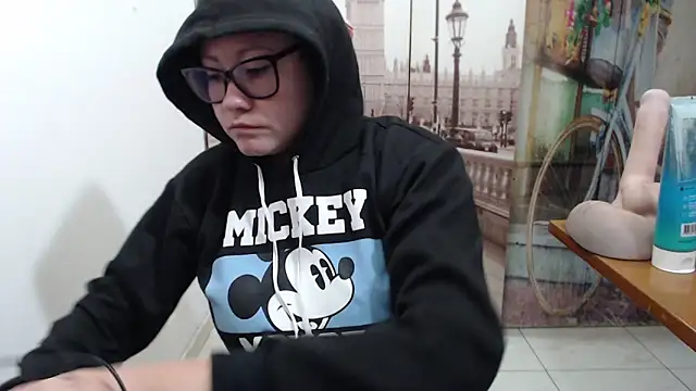 curly_greeneyed's cam snapshot