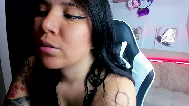 AilynRed's cam snapshot