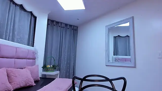 IssadoraJames's cam snapshot