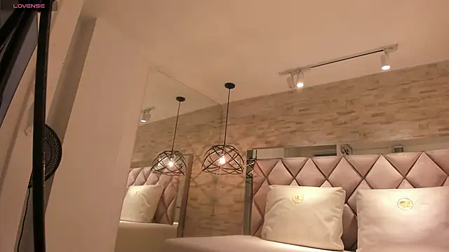 celene_midnight's cam snapshot