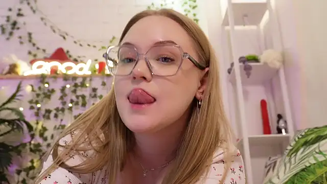 MonicaAsis live sex cam