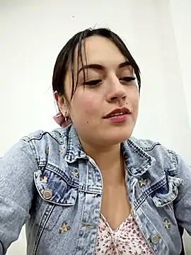 Lesly_10-'s cam snapshot