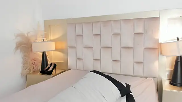 Lucianaa_Collins's cam snapshot