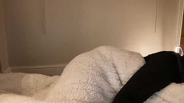 ijustturned18today's cam snapshot