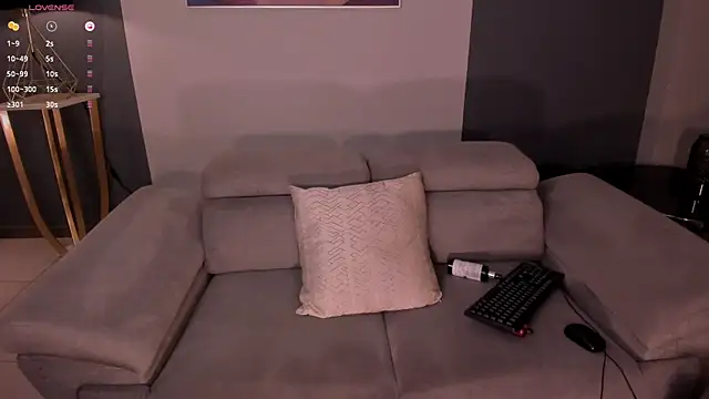 LucyWeiss_'s cam snapshot