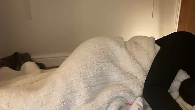 ijustturned18today's cam snapshot