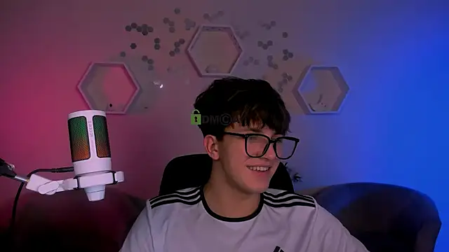 travis_wolf_'s cam snapshot