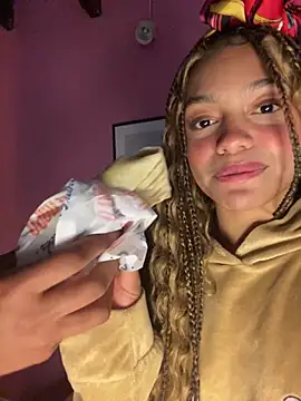 PrettyLia's cam snapshot