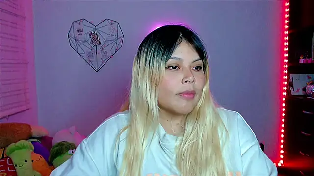 EllieMoonX's cam snapshot