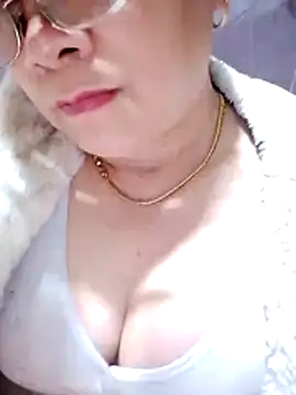 small-house123's cam snapshot