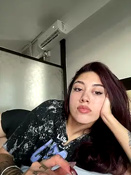 yourdreamgirl11's web cam