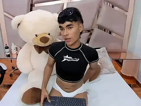 LittleNito's cam snapshot